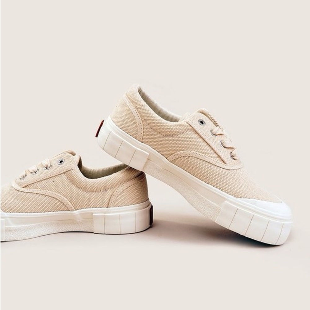 Good News opal core low sneakers new in box